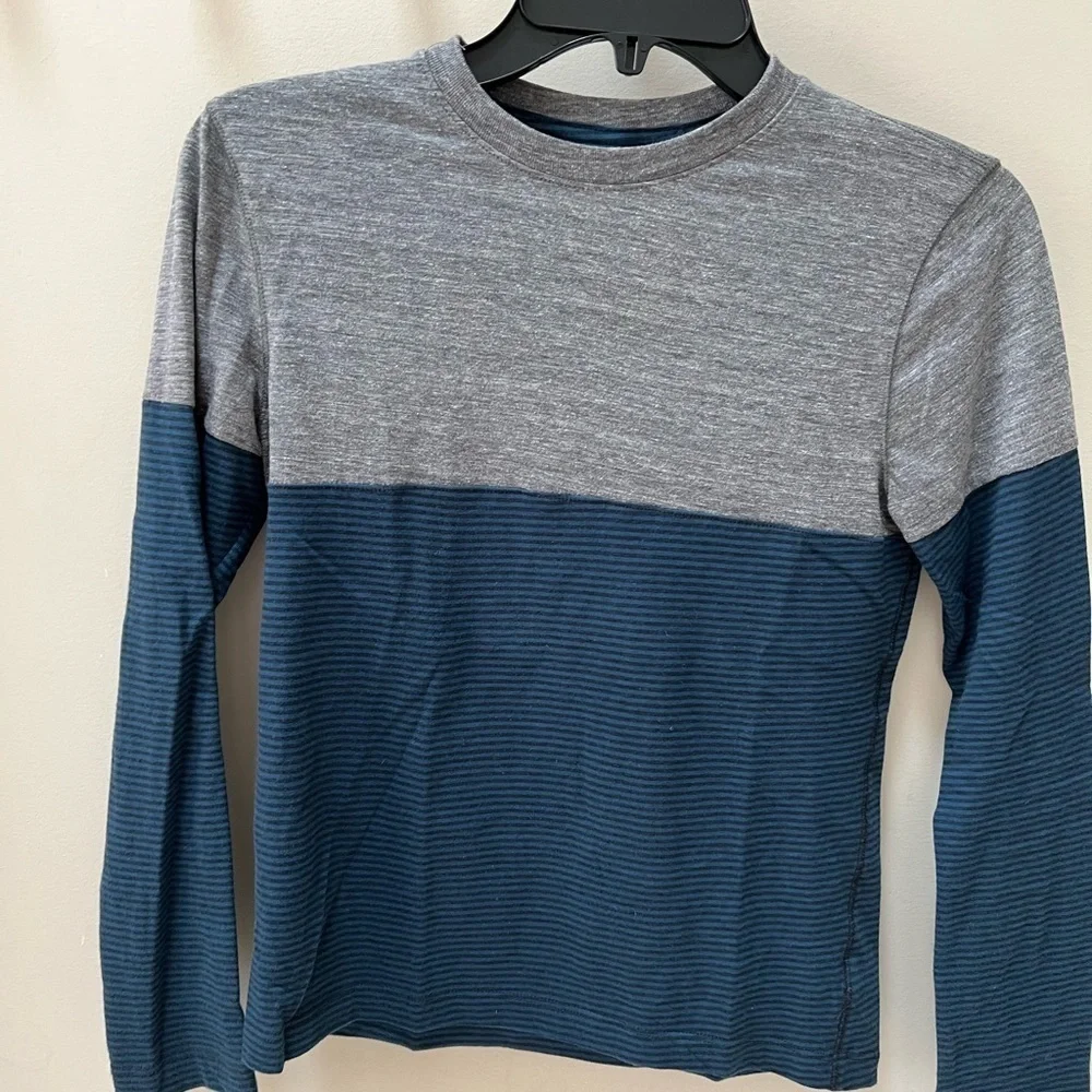 2 Tucker & Tate long sleeved tshirts Heather cream & Gray/teal striped size M